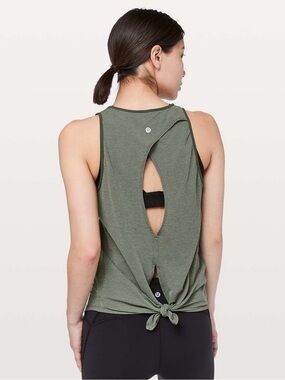 Lululemon Open Up Tank camo Green size 4 EUC